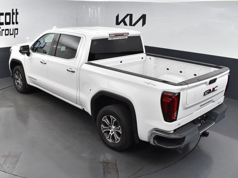 Used 2025 GMC Sierra 1500 SLT AWD/4WD image 12