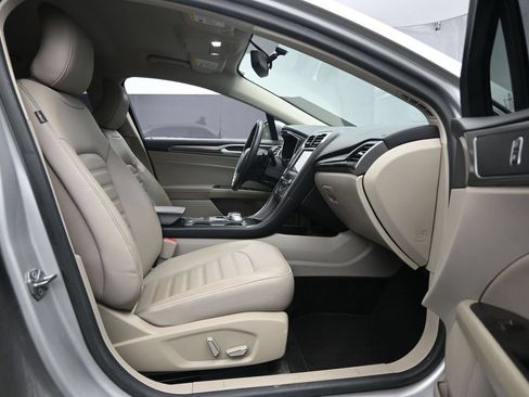 Used 2018 Ford Fusion SE w/ Fusion SE Technology Package FWD image 20