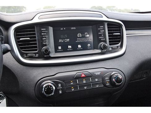 Used 2020 Kia Sorento L FWD image 28