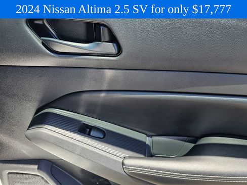 Used 2024 Nissan Altima 2.5 SV FWD image 12