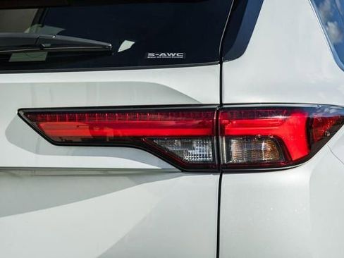 Used 2024 Mitsubishi Outlander SEL image 10