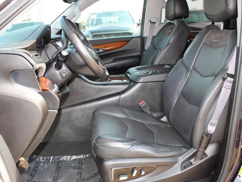 Used 2016 Cadillac Escalade ESV Luxury image 12