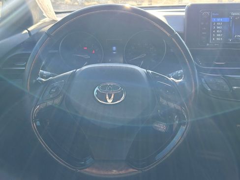 Used 2018 Toyota C-HR XLE image 15