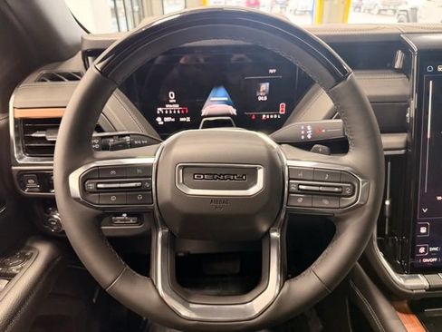 Used 2025 GMC Yukon Denali w/ Denali Reserve Package AWD/4WD image 36