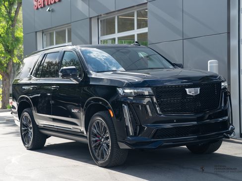 Used 2023 Cadillac Escalade V w/ LPO, ONYX Package AWD/4WD image 13