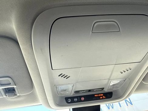 Used 2022 GMC Terrain SLE FWD image 16