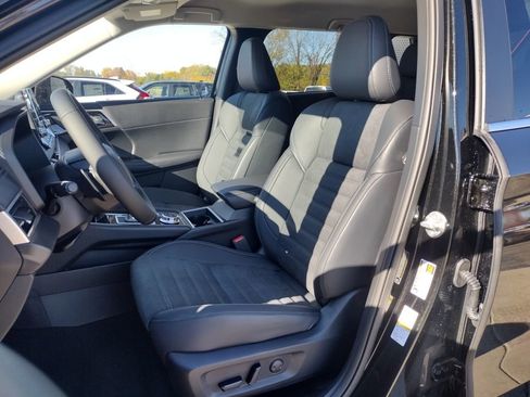 New 2025 Mitsubishi Outlander SE image 7