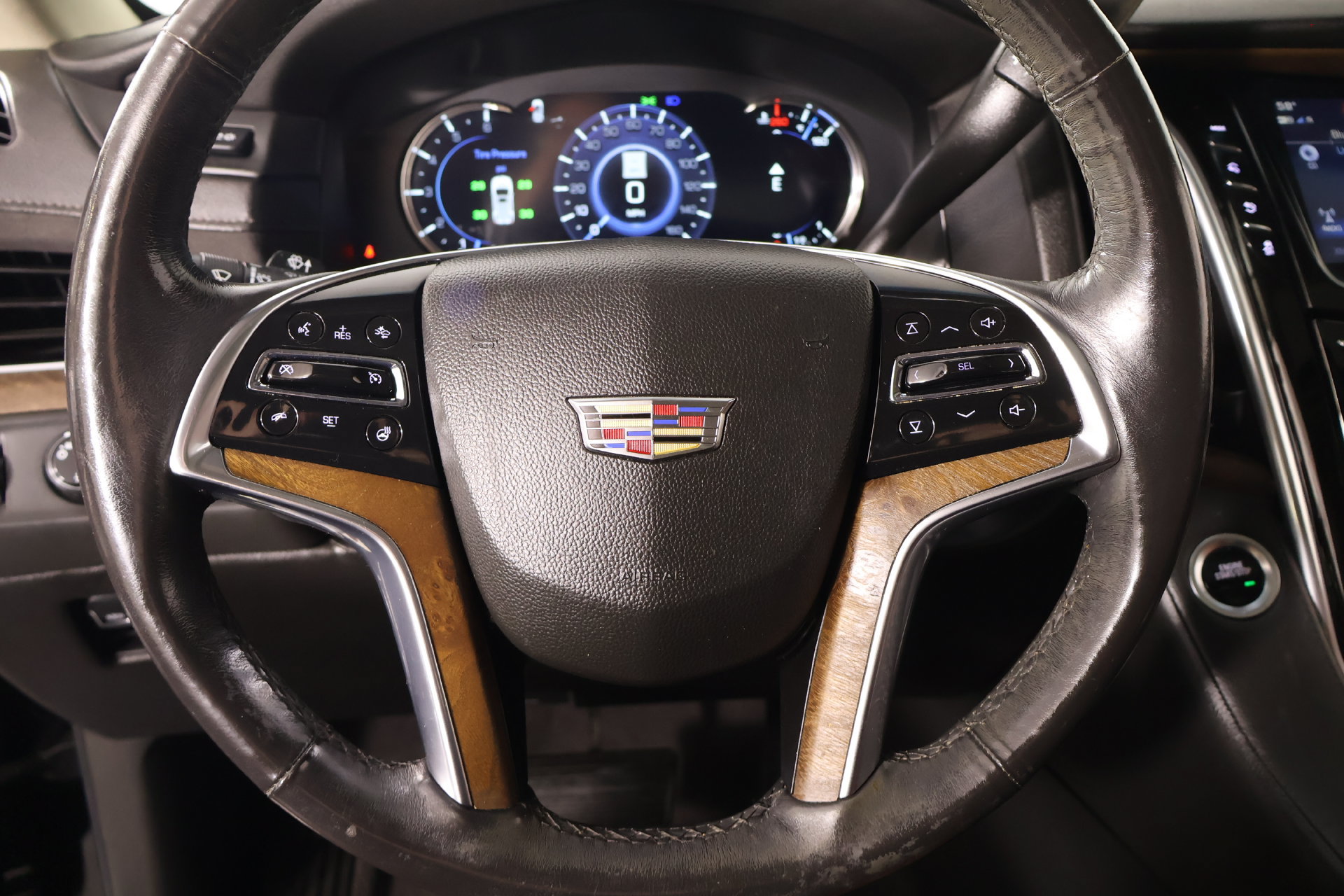 Used 2020 Cadillac Escalade Premium Luxury AWD/4WD image 3