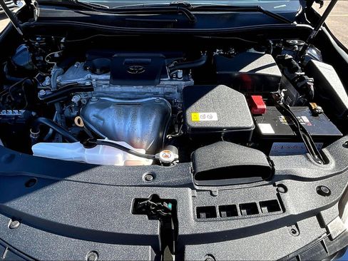 Used 2017 Toyota Camry LE image 9