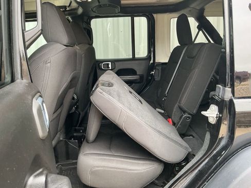 Used 2023 Jeep Wrangler Unlimited Sport image 17