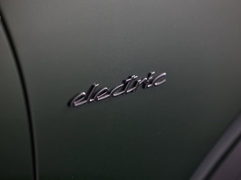 New 2025 Porsche Macan 4S Electric image 17