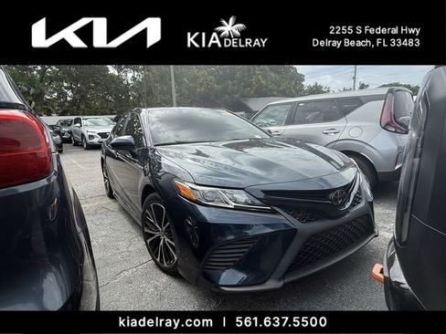Used 2020 Toyota Camry SE FWD image 6