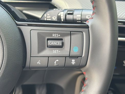 Used 2025 Nissan Kicks SR FWD image 25