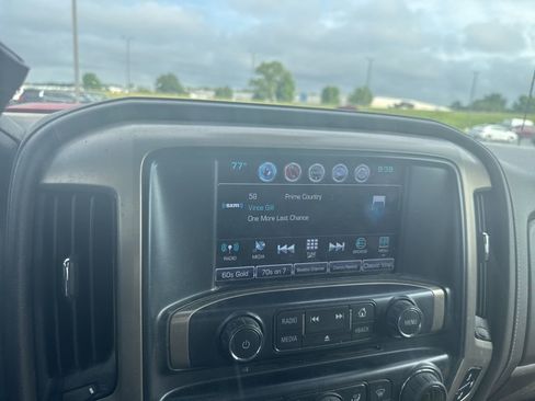 Used 2018 GMC Sierra 2500 Denali w/ Duramax Plus Package AWD/4WD image 20