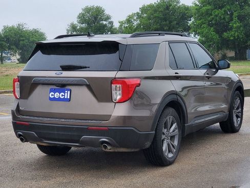 Certified 2021 Ford Explorer XLT w/ Equipment Group 202A RWD image 6