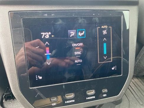 Used 2025 GMC Yukon Denali Ultimate AWD/4WD image 30