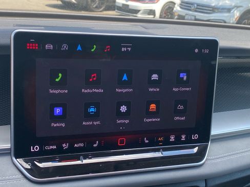 Used 2025 Volkswagen Tiguan SE AWD/4WD image 13