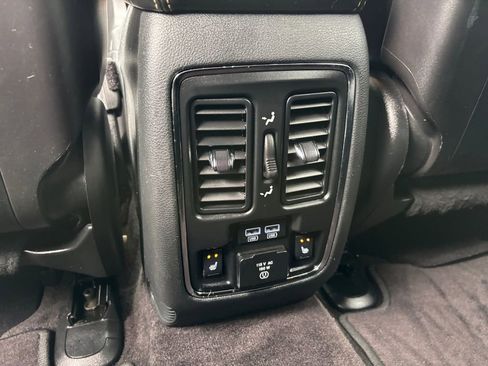 Used 2016 Jeep Grand Cherokee Limited image 35
