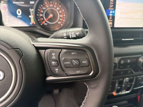 Used 2025 Jeep Gladiator Sport w/ Premium Package image 26