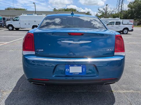 Used 2022 Chrysler 300 Touring RWD image 5