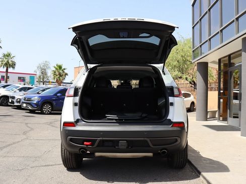 Used 2021 Jeep Cherokee Trailhawk w/ Premium Leather Package AWD/4WD image 22