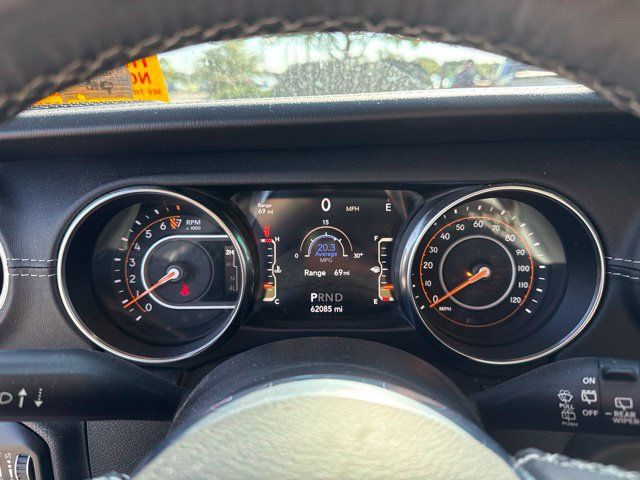 Used 2019 Jeep Wrangler Unlimited Sahara w/ Uconnect 4C Nav & Sound Group AWD/4WD image 14