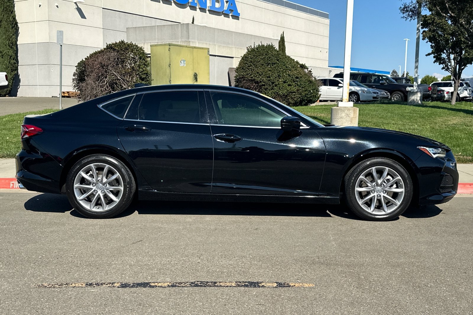 Used 2023 Acura TLX FWD image 3
