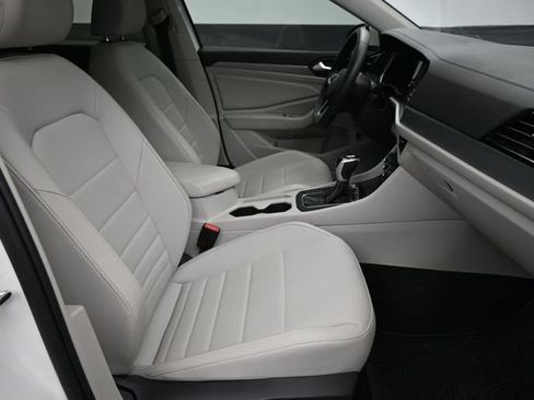 Used 2024 Volkswagen Jetta SE FWD image 12