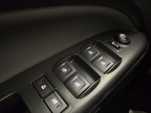 Used 2022 Chevrolet Colorado Z71 w/ Z71 Midnight Edition AWD/4WD image 24