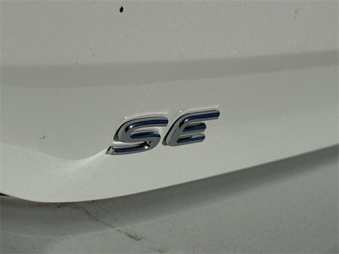 New 2026 Volkswagen Tiguan SE image 15