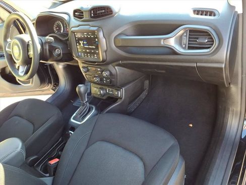 Used 2023 Jeep Renegade Latitude AWD/4WD image 16