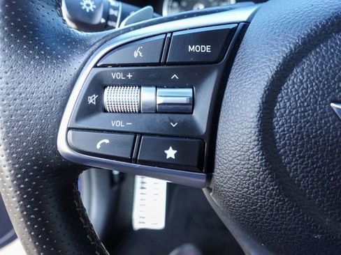 Used 2022 Genesis G70 3.3T image 13