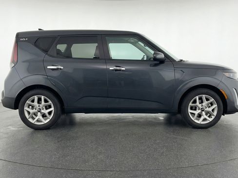 Used 2025 Kia Soul LX w/ LX Technology Package FWD image 11