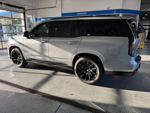 Used 2023 Cadillac Escalade Sport w/ LPO, ONYX Package image 5