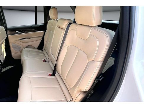 Certified 2025 Jeep Grand Cherokee Limited RWD image 34