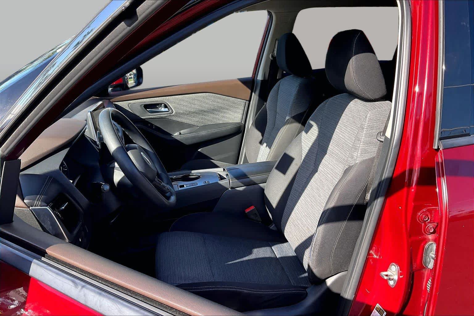 Used 2021 Nissan Rogue SV FWD image 7