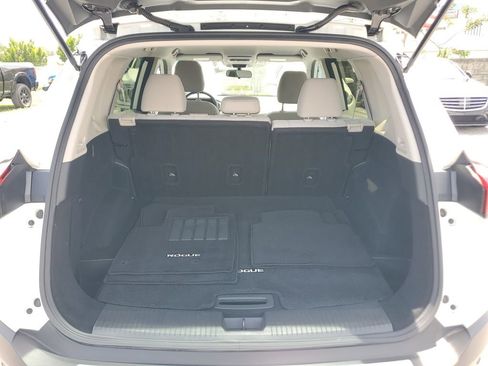 Used 2023 Nissan Rogue SV FWD image 7