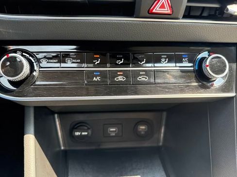 Used 2023 Hyundai Sonata SE w/ Preferred Accessory Package image 23