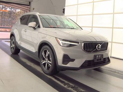 Used 2025 Volvo XC40 B5 Core