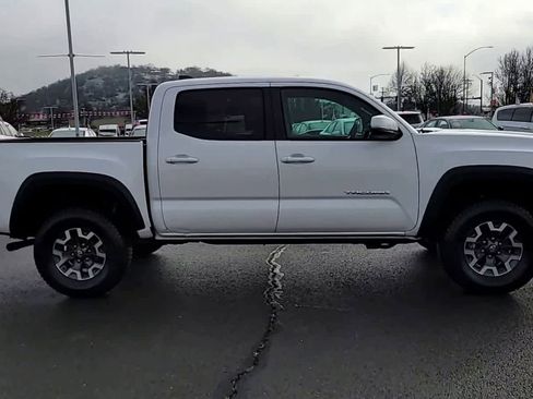 Used 2020 Toyota Tacoma TRD Off-Road image 9