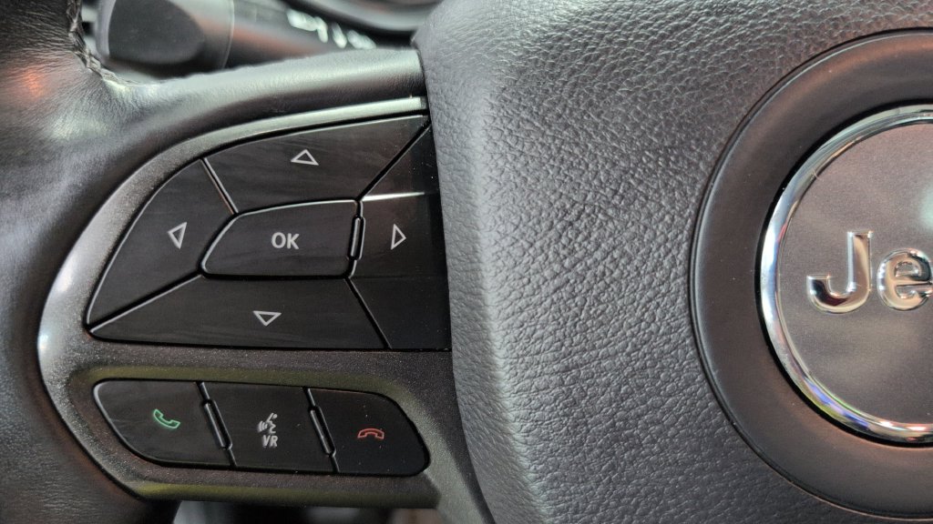 Used 2019 Jeep Cherokee Trailhawk AWD/4WD image 11