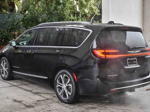 New 2026 Chrysler Pacifica Pinnacle w/ Trailer Tow Group image 4