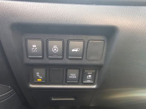 Used 2020 Nissan Pathfinder Platinum image 23