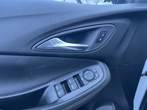 Used 2025 Buick Encore GX Preferred image 9