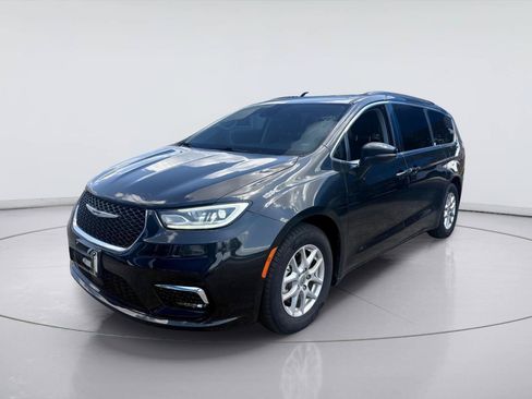Used 2022 Chrysler Pacifica Touring-L FWD image 7