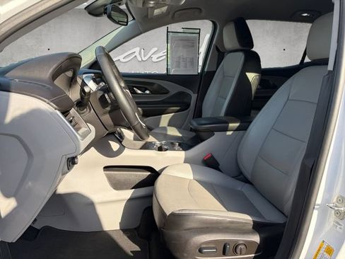 Used 2023 GMC Terrain SLT AWD/4WD image 19