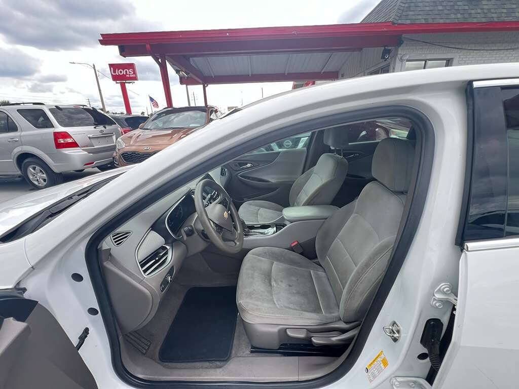 Used 2018 Chevrolet Malibu LS FWD image 12