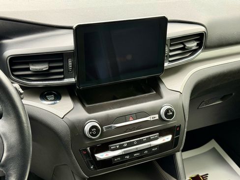 Used 2020 Ford Explorer XLT w/ Equipment Group 202A image 26