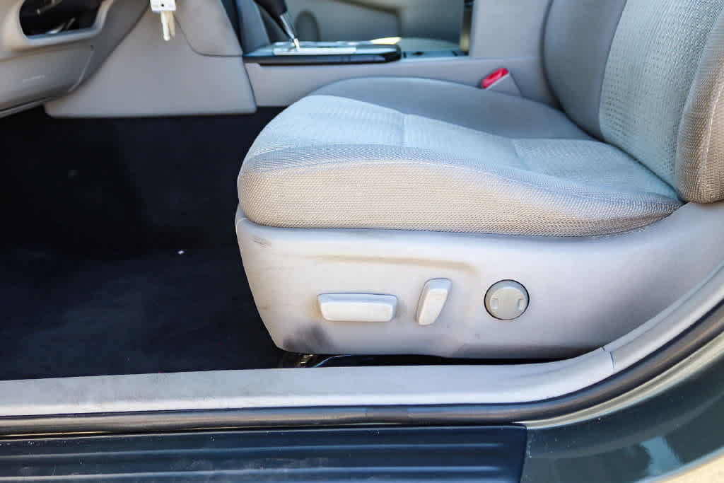 Used 2014 Toyota Camry LE FWD image 19