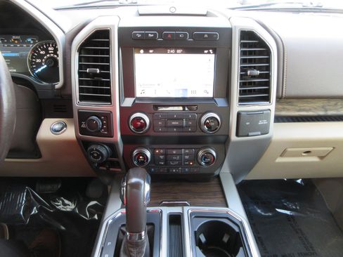 Used 2019 Ford F150 Lariat w/ Equipment Group 502A Luxury AWD/4WD image 38